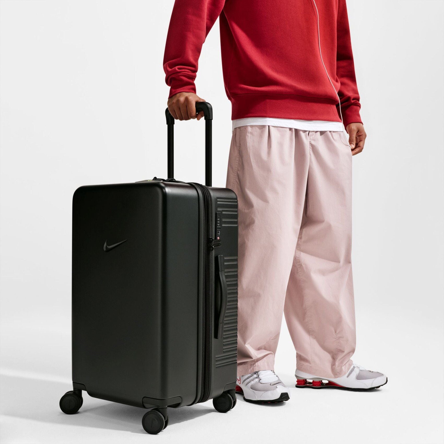 Nike 26IN Hardshell Luggage Seyahat Çantası Siyah 96LT